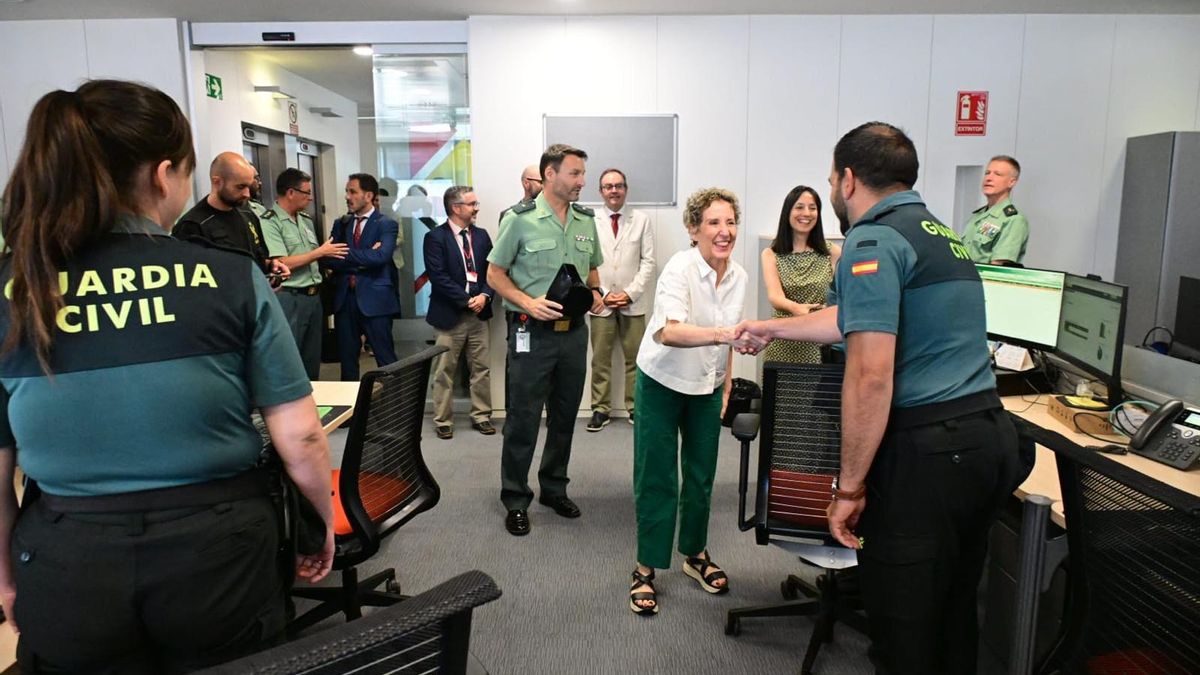 La secretaria de Estado de Seguridad, Aina Calvo, visitando la CiberComandancia de la Guardia Civil.