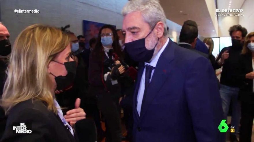 'El Intermedio' "manipula" el empujón de Miguel Ángel Rodríguez: "¿Sería tan amable de indicarme la zona de tiendas?"