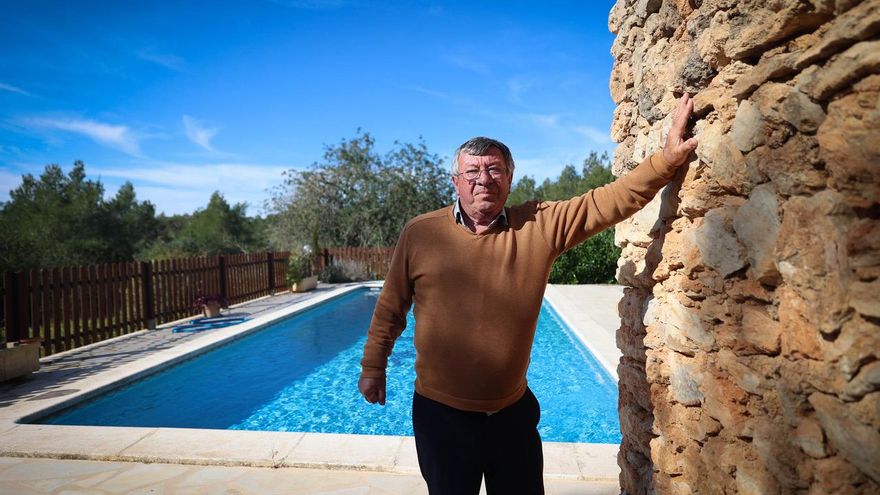 Cien piscinas más cada año: la alegría del cloro se come Ibiza