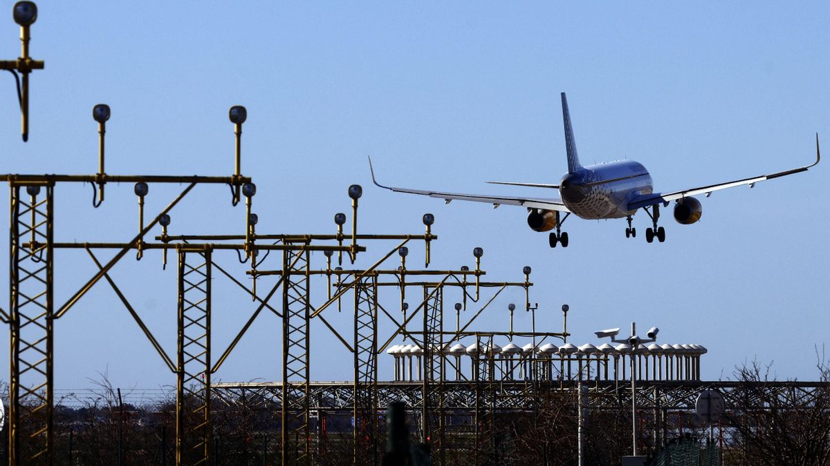Las aerolíneas calculan que las nuevas tasas marcadas por Aena 'costarán' 800 millones a los usuarios de los aeropuertos