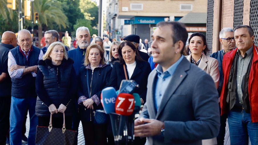 Archivo - El coordinador general de IU-A y diputado de Sumar, Toni Valero atiende a los medios en la ofrenda floral en el lugar del fallecimiento de Manuel José García Caparrós, asesinado en la manifestación por la autonomía del 4D de 1977 en Málaga. (Fot