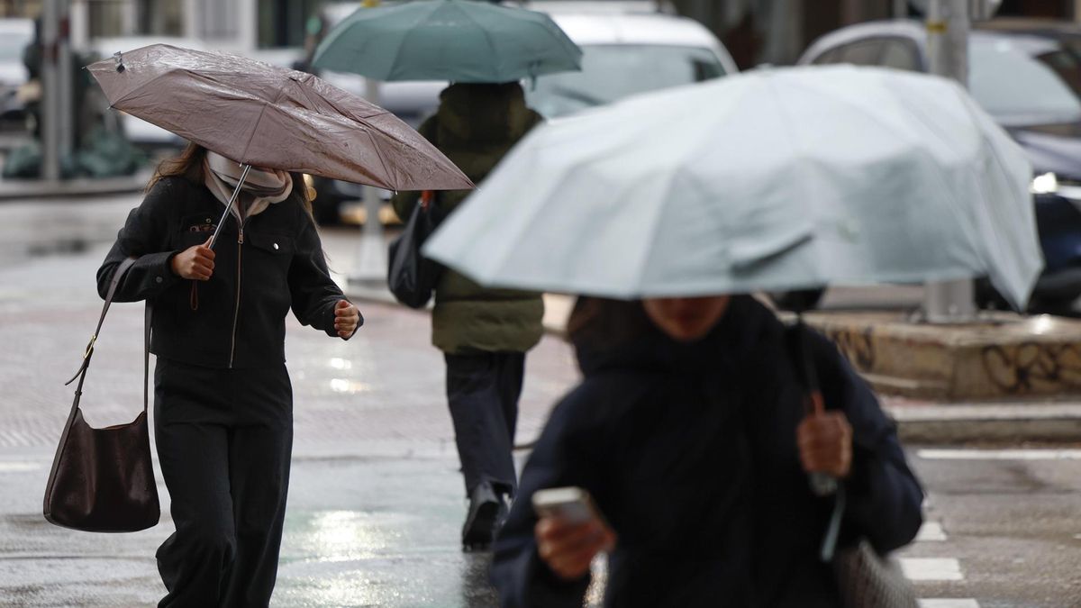 La borrasca Kristin mantiene inestabilidad en Madrid con fuertes rachas de viento y lluvia