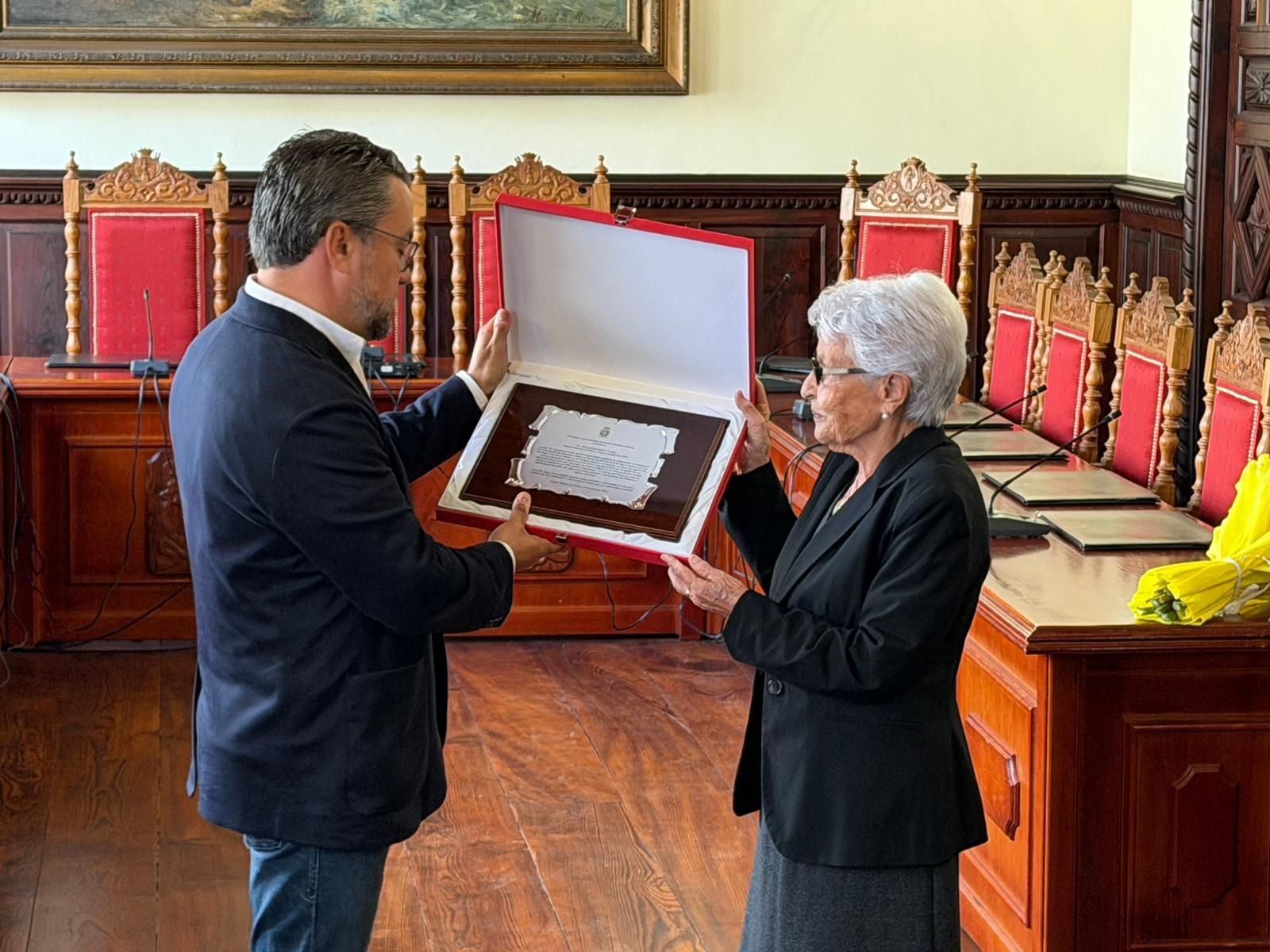 Santa Cruz de La Palma reconoce la trayectoria solidaria de Rosa María Jaubert Lorenzo.
