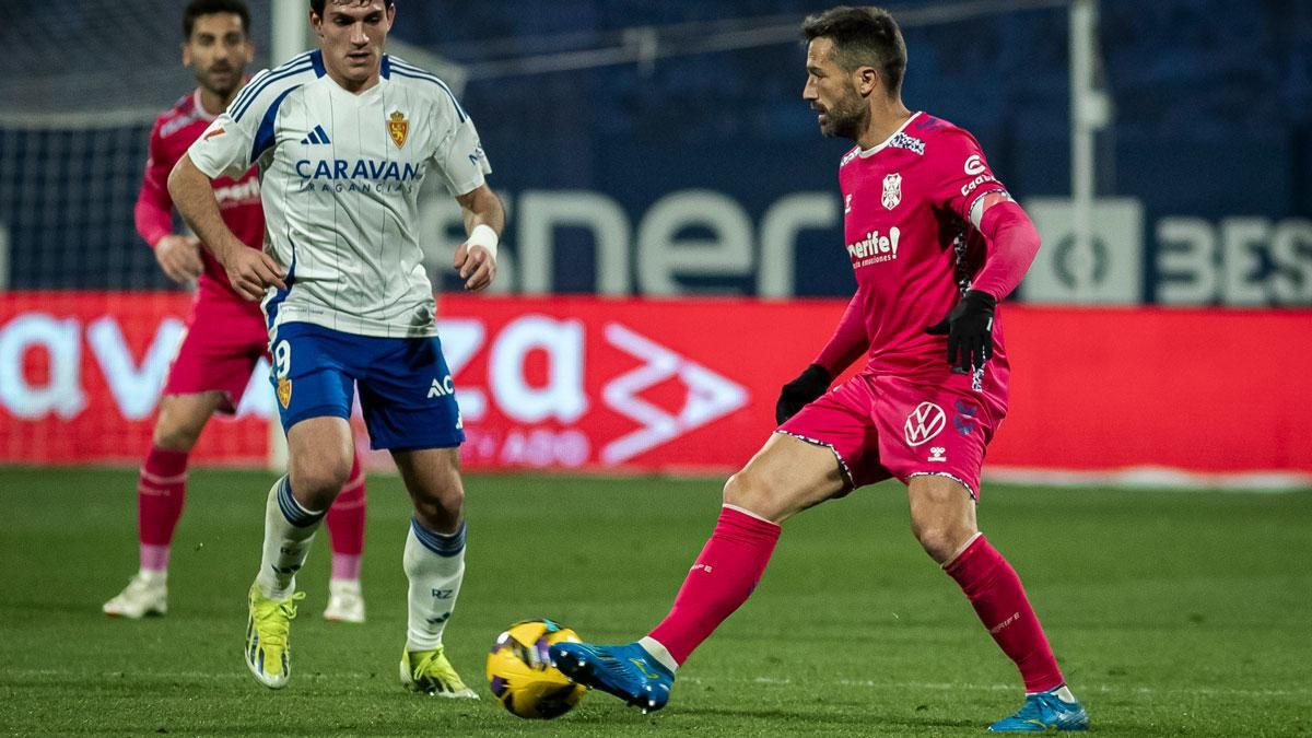 Aitor Sanz, baja en el Tenerife por una lesión muscular
