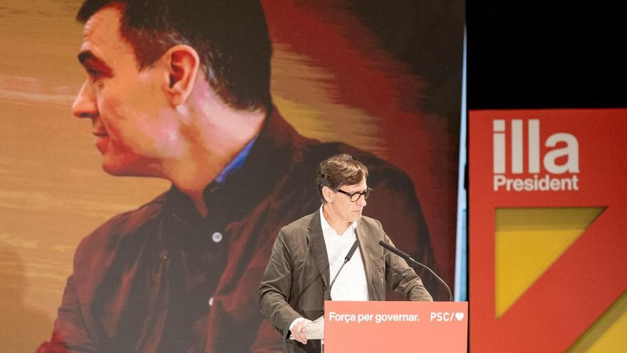 El candidato del PSC a las elecciones catalanas, Salvador Illa, interviene durante el acto de campaña electoral del PSC.