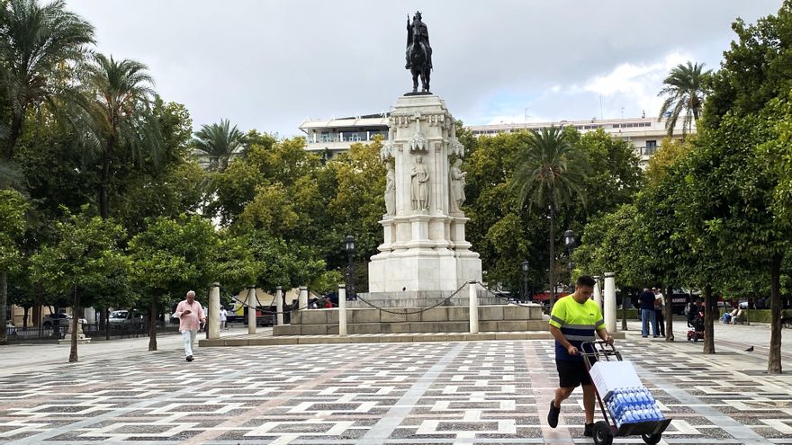 El corazón urbanístico de Sevilla se moderniza aplicándole un baño retro a su Plaza Nueva