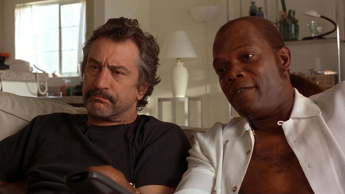 Robert De Niro y Samuel L. Jackson como Louis Gara y Ordell Robbie en 'Jackie Brown'