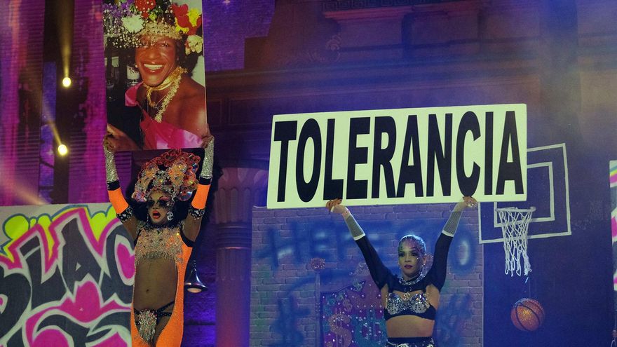 Drag Hefesto (Yeremi González) durante su espectáculo “Al estilo de la vieja escuela”. EFE/ Angel Medina G.