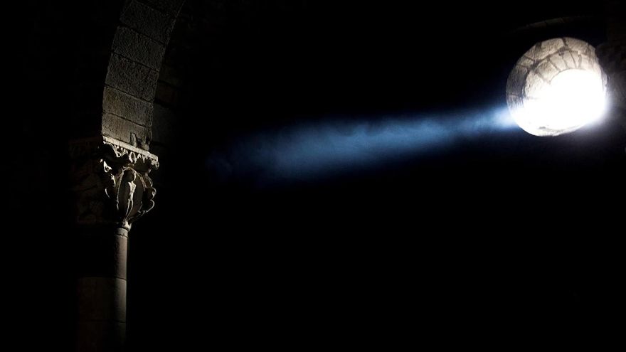 Solo dos veces al año un rayo de luz atraviesa un óculo e ilumina un capitel de una iglesia de Zamora