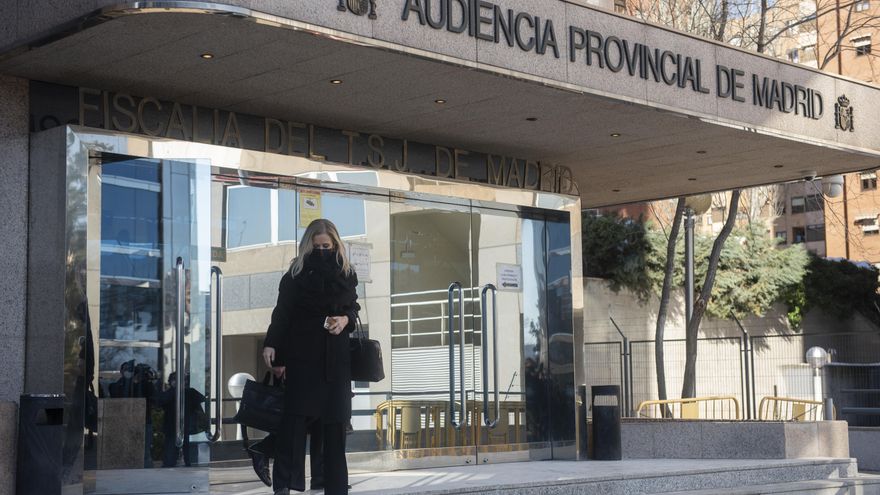 Cifuentes pierde la batalla contra elDiario.es: la justicia da la razón dos años después a los periodistas para los que pidió cárcel