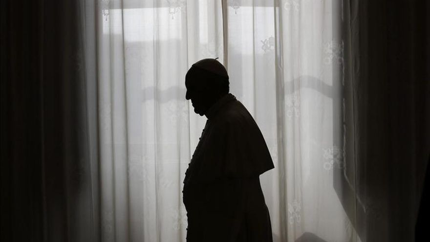 El papa dice que la Iglesia se acerca a los matrimonios en crisis o separados