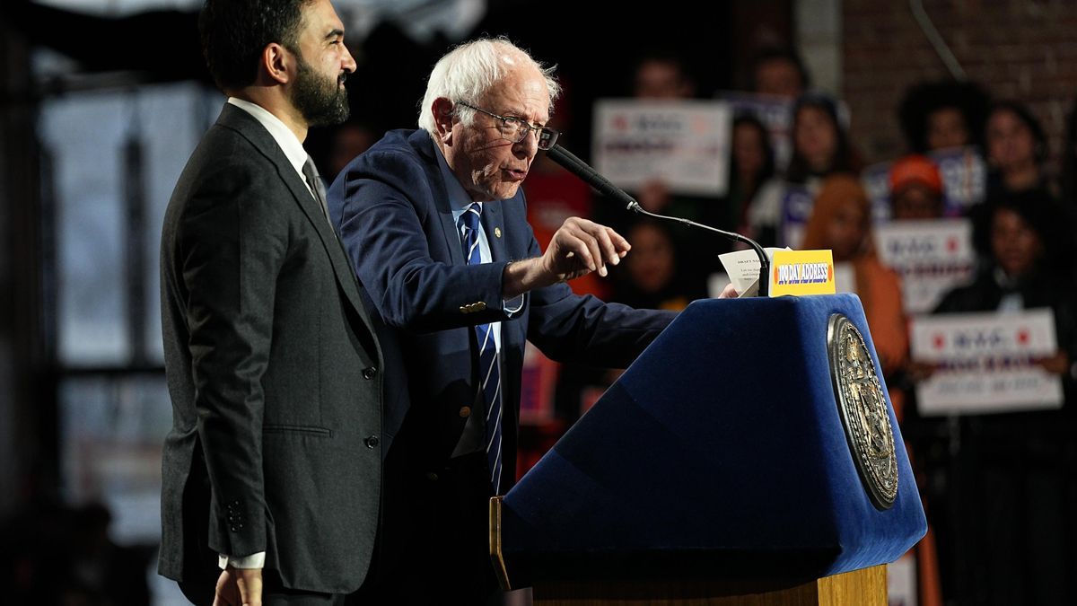 Bernie Sanders interviene junto al alcalde de Nueva York, Zohran Mamdani, con motivo de la celebración de los 100 días de mandato del alcalde
