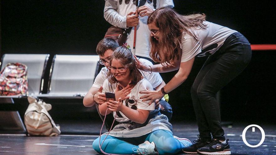 Estreno de la obra ‘Ni China, ni pasas ni Gabbana’ de la Escuela de Teatro Inclusivo