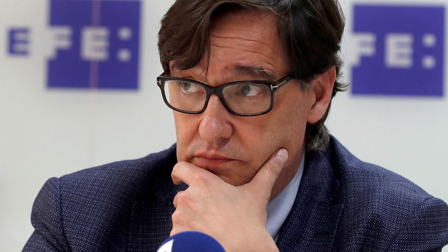 El candidato del PSC a la presidencia de la Generalitat, Salvador Illa, durante la entrevista. EFE/Alberto Estévez