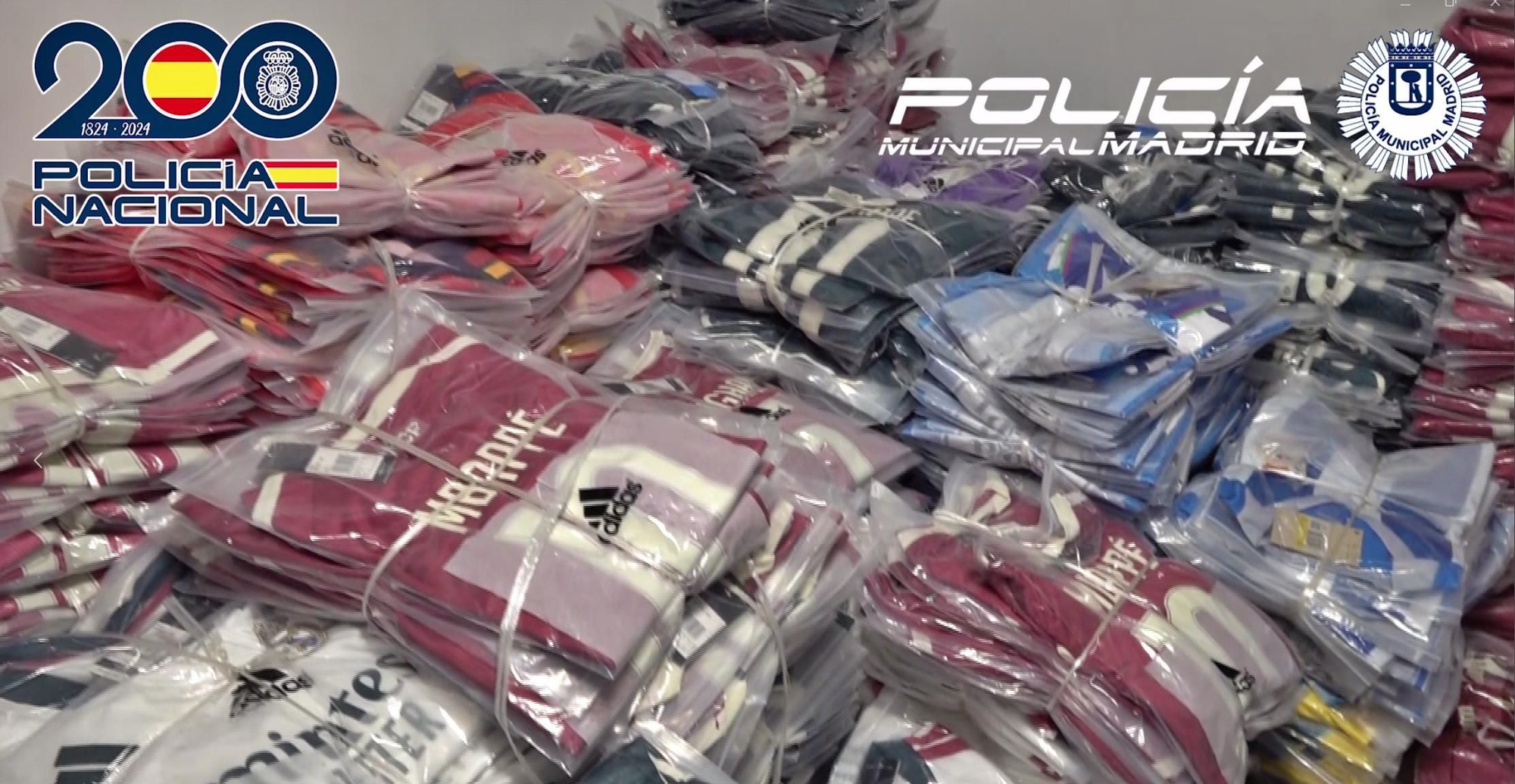 Decenas de camisetas encontradas en los registros