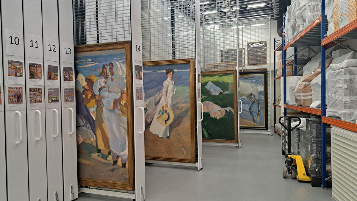 Algunas de las obras de Sorolla dentro del almacén de la ampliación del museo