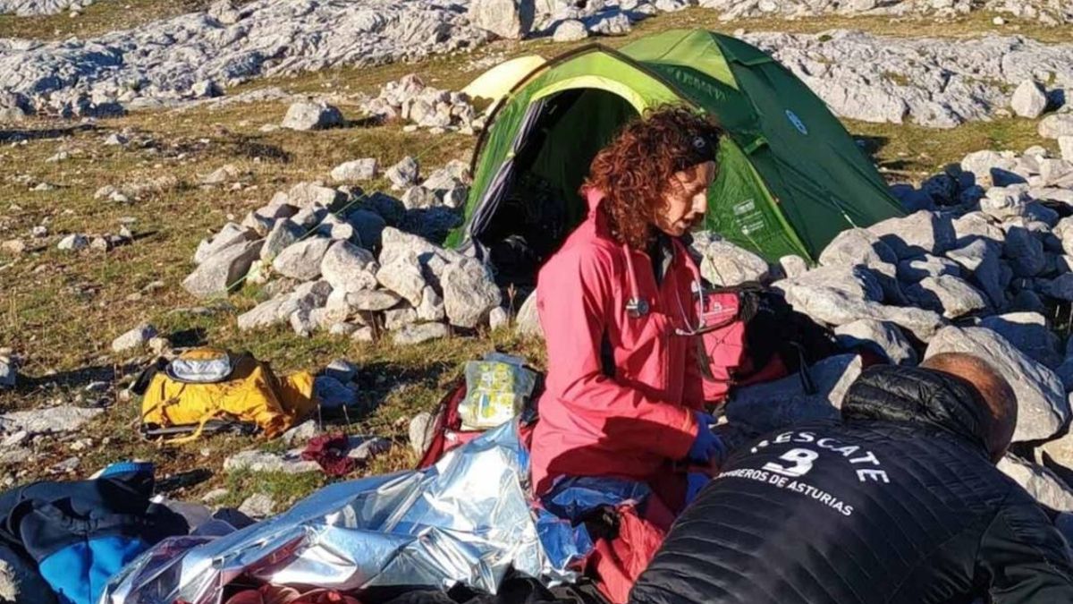 El grupo de rescate de Bomberos de Asturias auxilia a dos personas en Picos de Europa