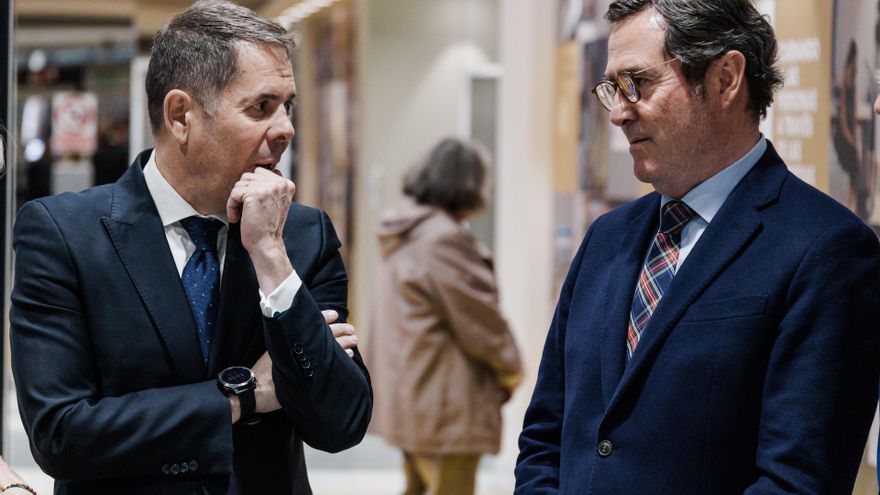 Guerra encarnizada en la prensa y por el respaldo de Ayuso: qué se cuece en el conflicto entre patronales de empresarios