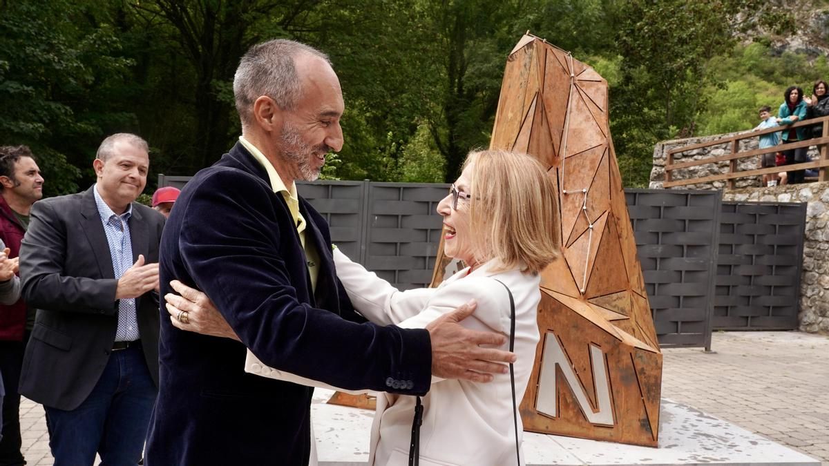 Clausura de las Jornadas Mujer y Montaña y homenaje en Caín a Las Cainejas por su ascensión al Naranjo de Bulnes o Picu Urriellu. 