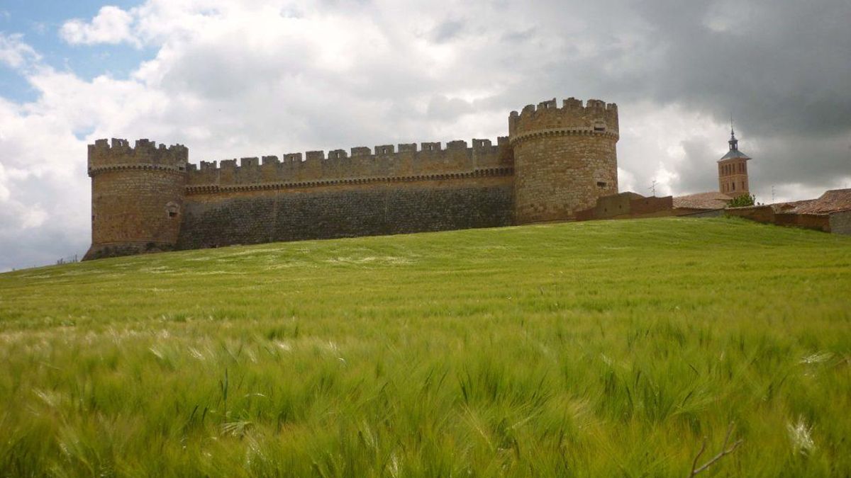 El Castillo de Grajal es un laboratorio de historia viva donde el viajero puede tocar las innovaciones que cambiaron la defensa peninsular para siempre