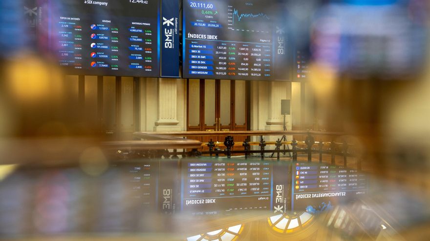 Pantalla con datos del Ibex en el Palacio de la Bolsa de Madrid, a 5 de agosto de 2026, en Madrid (España).