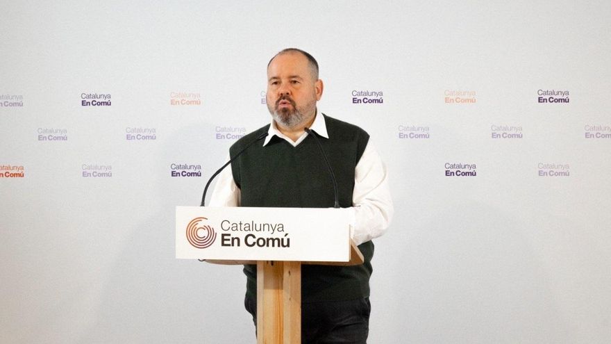 El portavoz de los comuns y diputado en el Congreso, Joan Mena, en rueda de prensa.