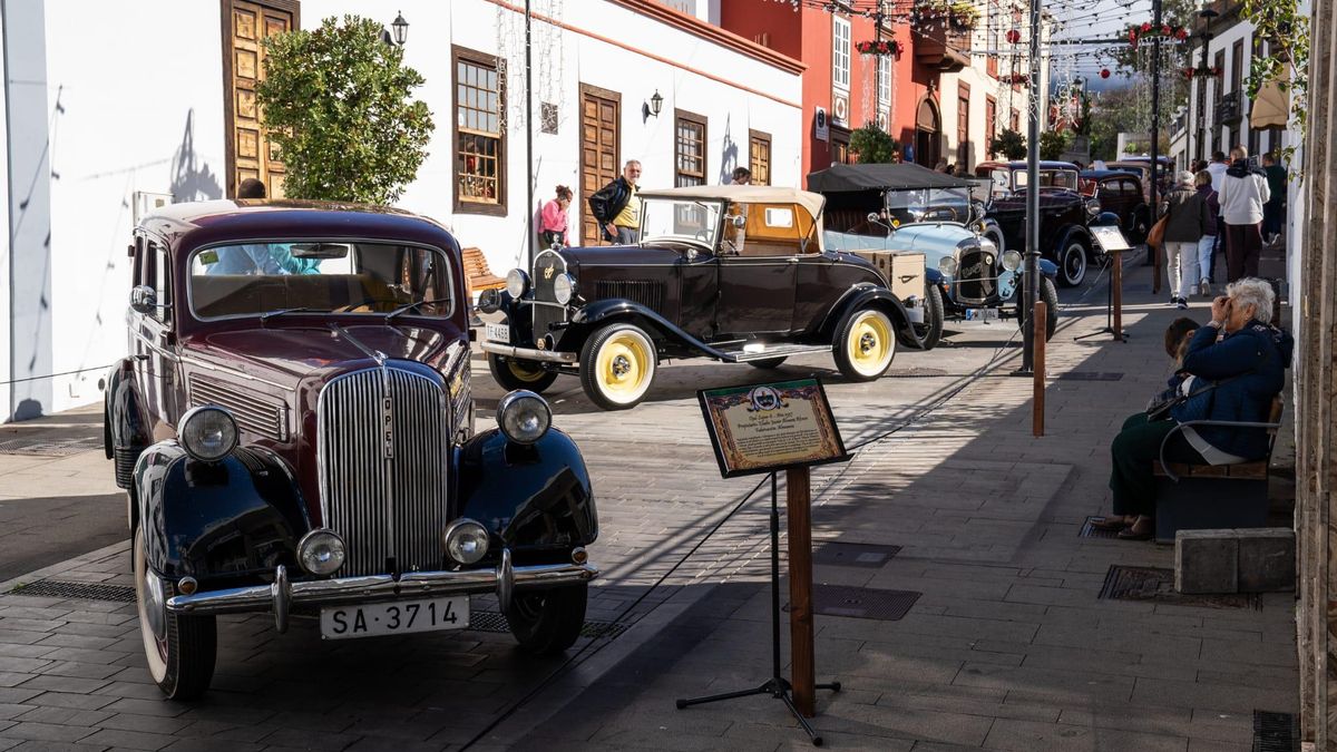 El Cabildo reconoce al Club de Automóviles Antiguos El Paso en los Premios Insulares 2026