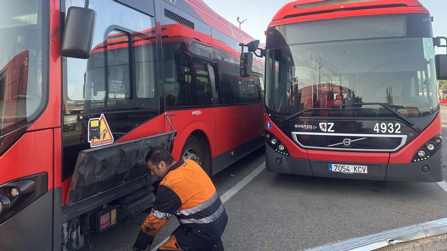 Mantenimiento de uno de los autobuses