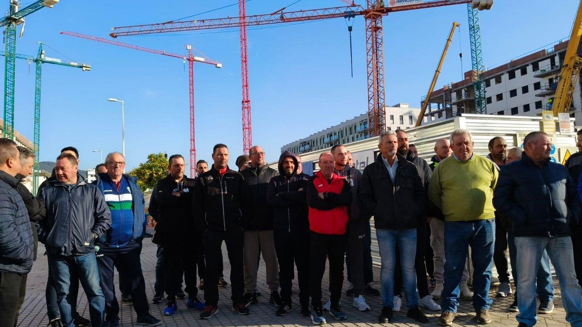 Paro de las grúas de la construcción en Córdoba para exigir una subida del plus de dedicación