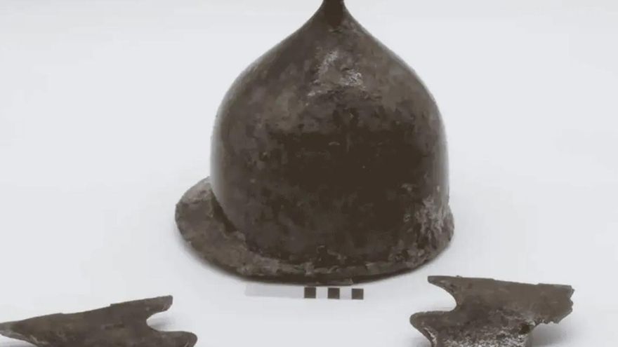 Un casco de hace 2.300 años hallado bajo el mar revive la batalla que abrió el camino del Imperio romano