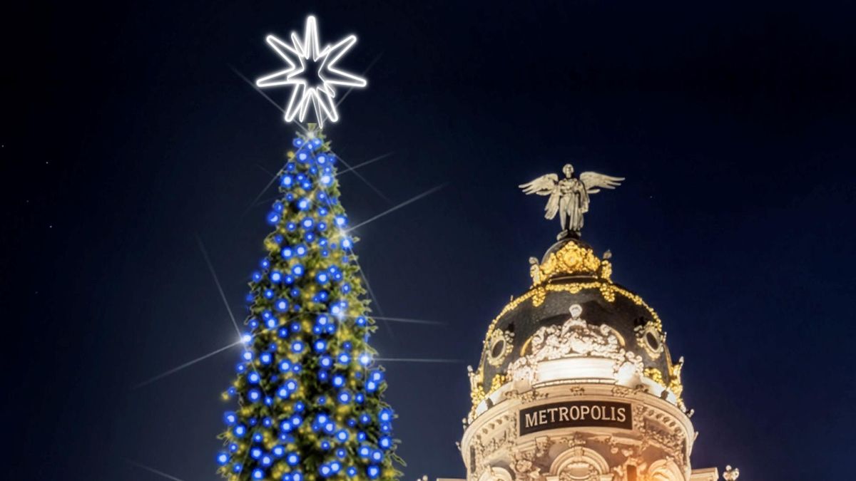 La sorpresa navideña para la esquina de Alcalá con Gran Vía será un abeto luminoso gigante con 654 bolas azules