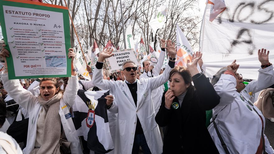 Los médicos van a la huelga en toda España por el conflicto con Sanidad por sus condiciones laborales
