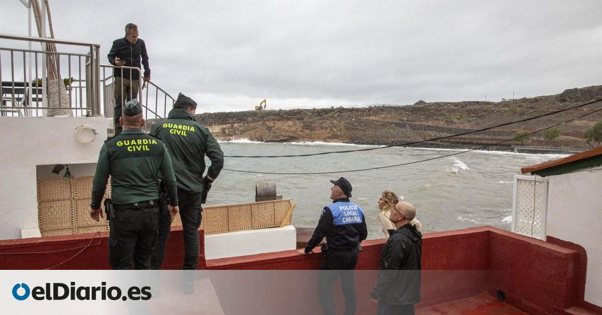 Desalojados vecinos de El Puertito de Adeje al llegar el mar a sus viviendas