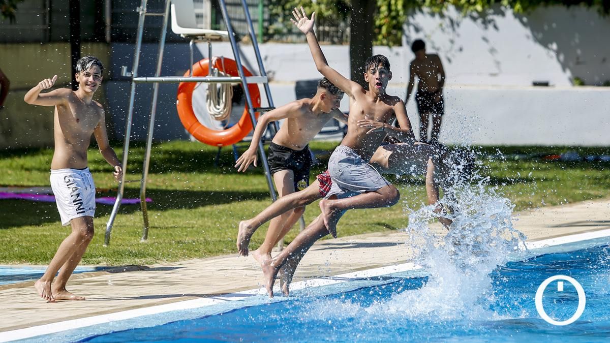 El calor aprieta en Córdoba y los precios para entrar a las piscinas, también