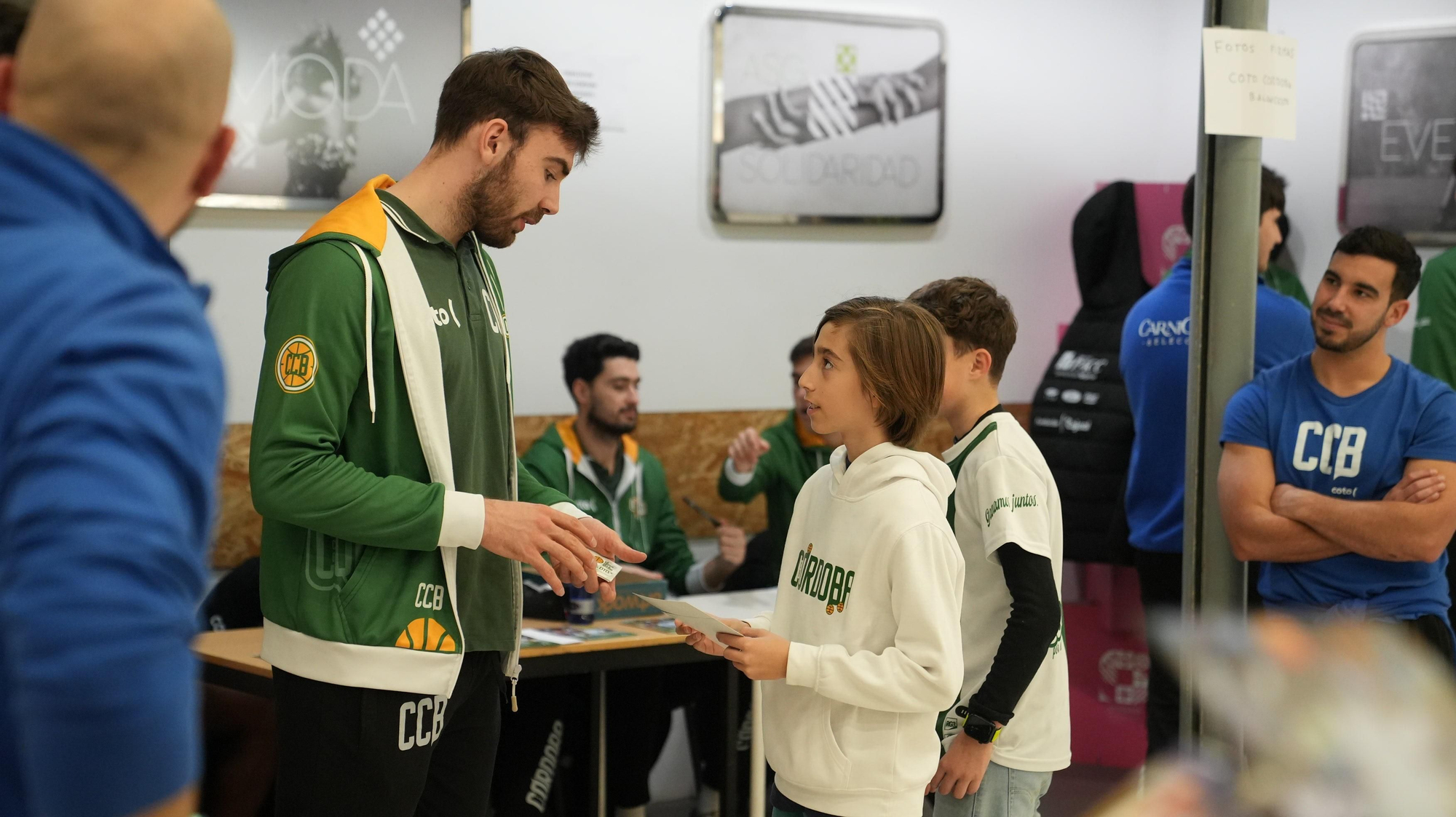 Firma de autógrafos del Coto Córdoba CB.