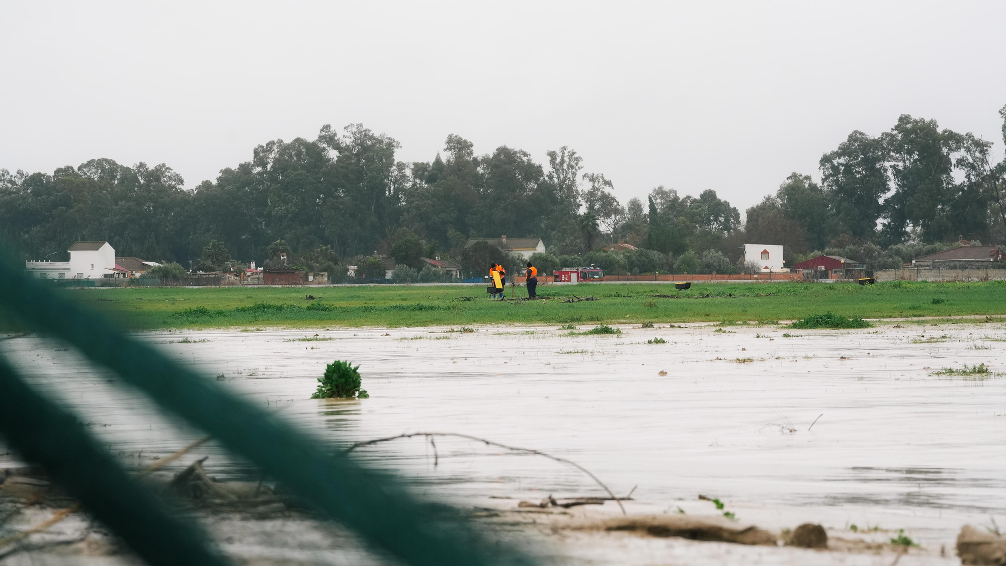 El lodo y el barro, dentro de las parcelas de las calles Perdiz y La Tórtola