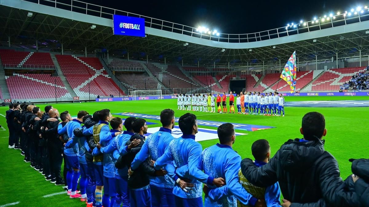 Brazaletes negros, sin saludo y el plante de un jugador: las reivindicaciones de Irlanda en su partido de fútbol contra Israel
