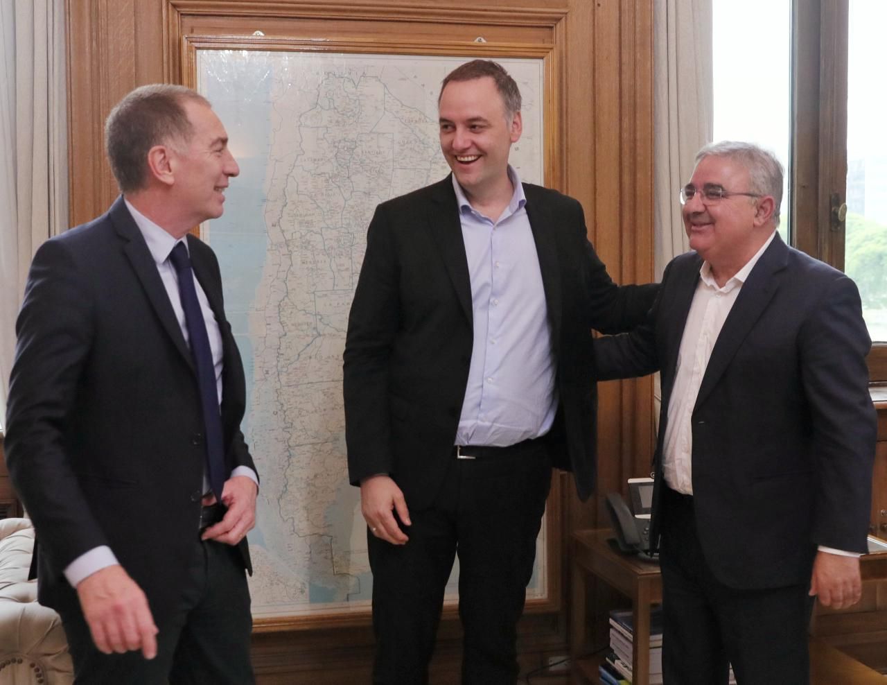 El gobernador Raul Jalil junto a Diego Santilli y Manuel Adorni