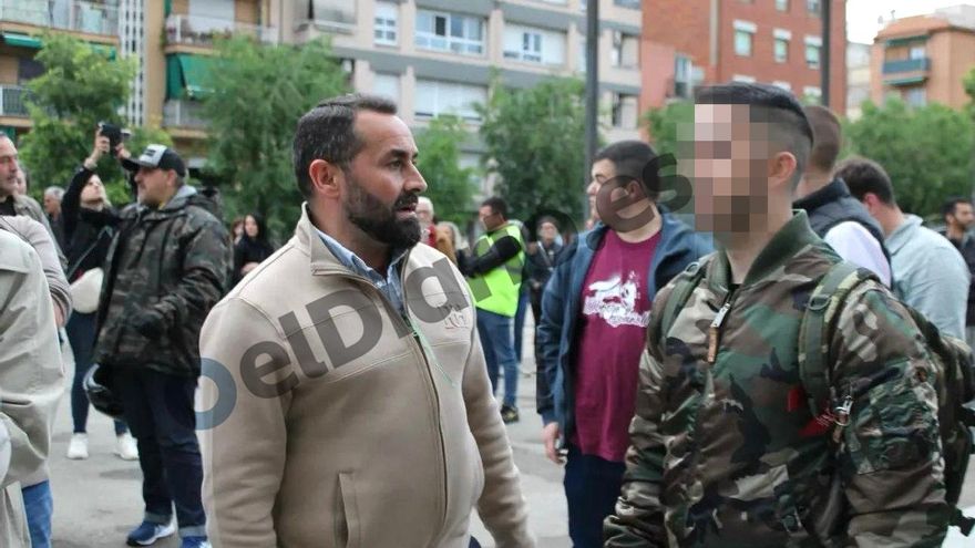 El líder detenido del grupo 'Deport Them Now' asistió a una protesta racista en Mataró convocada por Vox