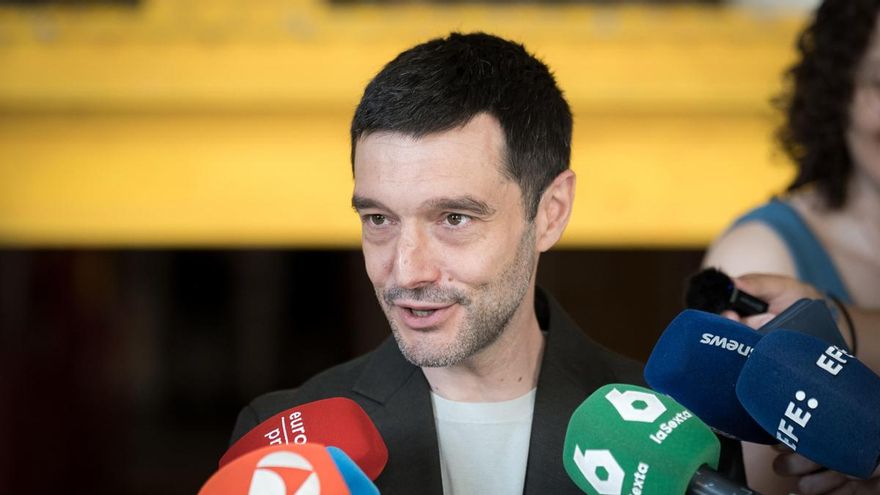 El ministro de Derechos Sociales, Consumo y Agenda 2030, Pablo Bustinduy, durante la presentación del Refugio Climático del Círculo de Bellas Artes, a 9 de julio de 2026, en Madrid (España).