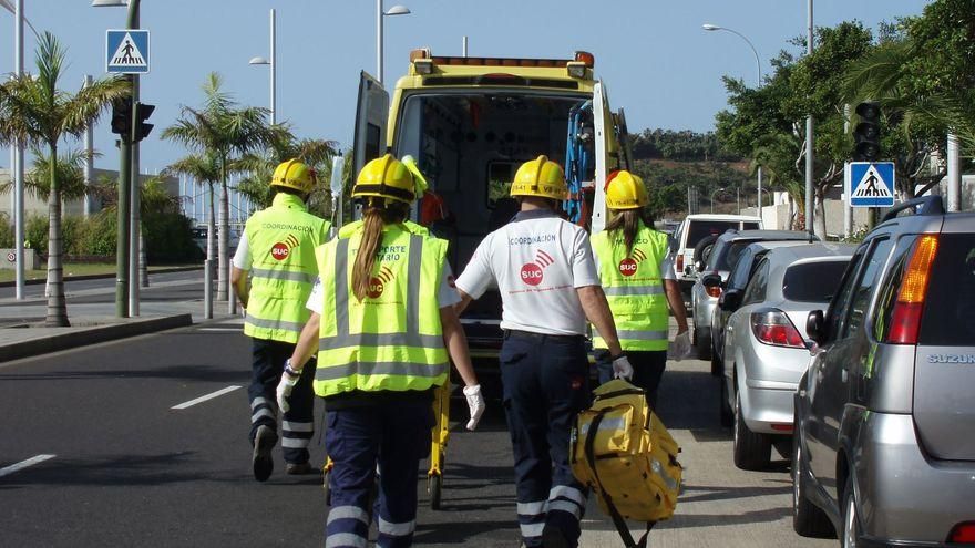 Trabajadores de ambulancias paran su actividad dos horas al día en Las Palmas de Gran Canaria para poder comer