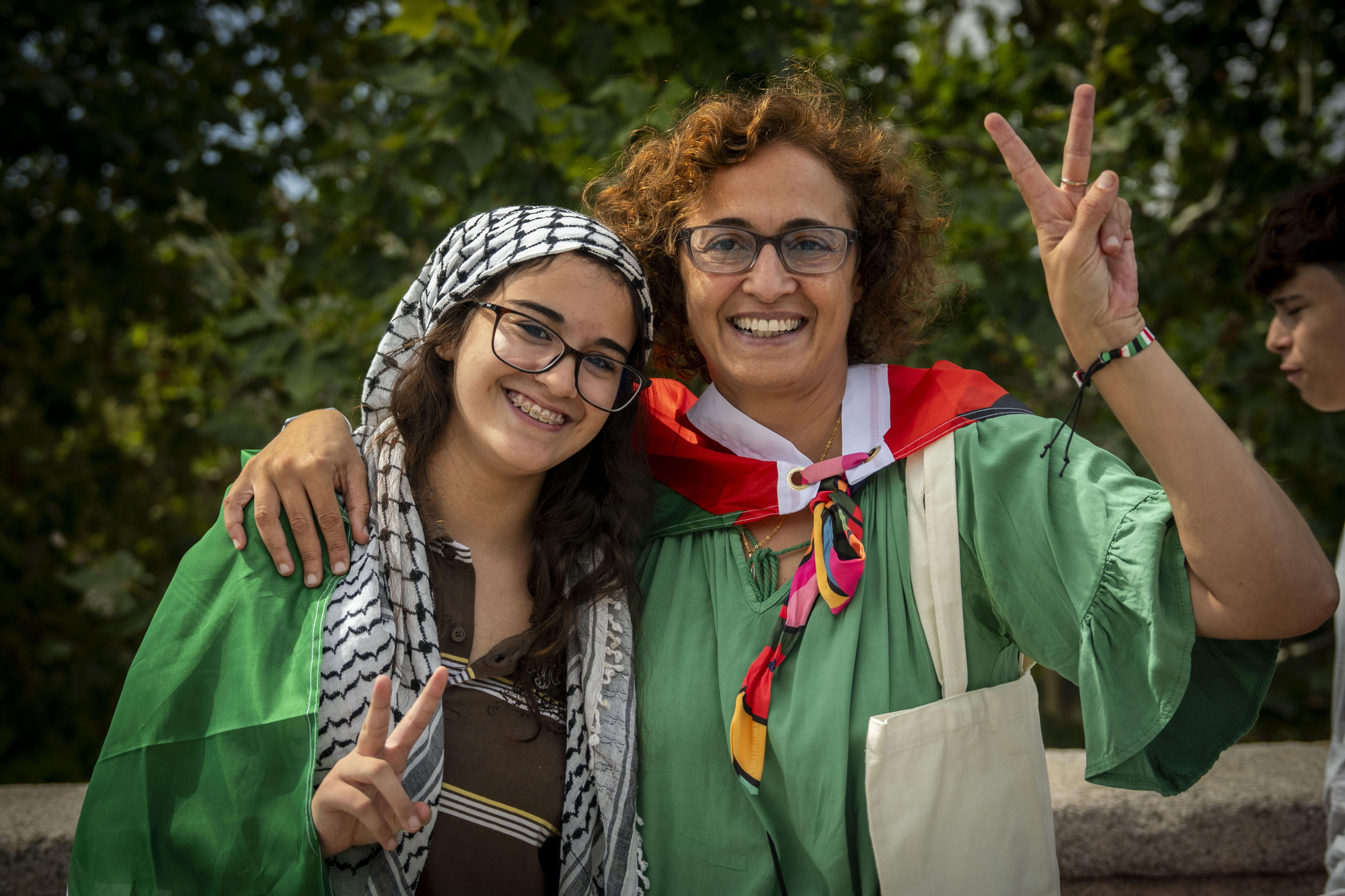 Cientos de personas llenan las orillas de Madrid Río en solidaridad con Gaza y para apoyar a la Global Sumud Flotilla