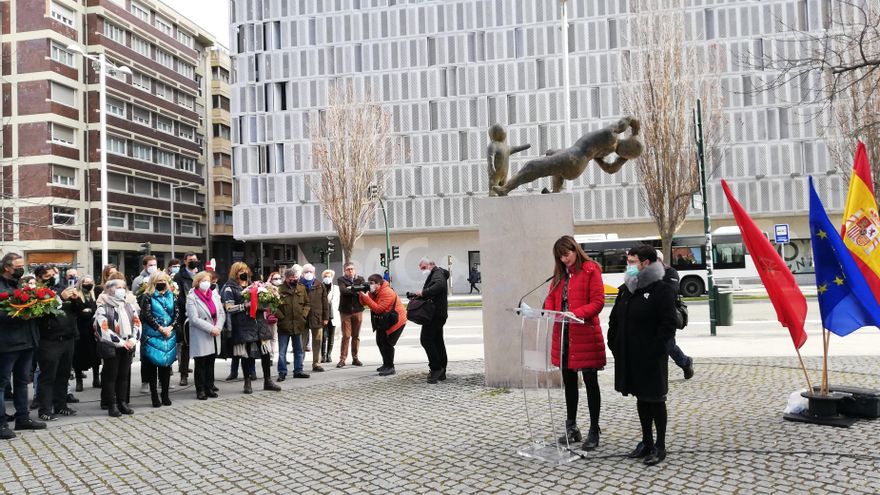 Colectivos homenajean a las víctimas de ETA en Pamplona y piden que "se deslegitime la violencia"