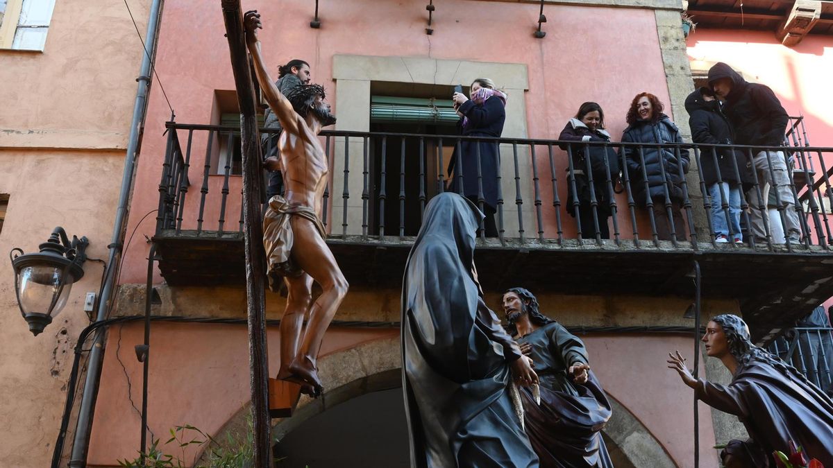 Procesión de Los Pasos de Viernes Santo, en León.