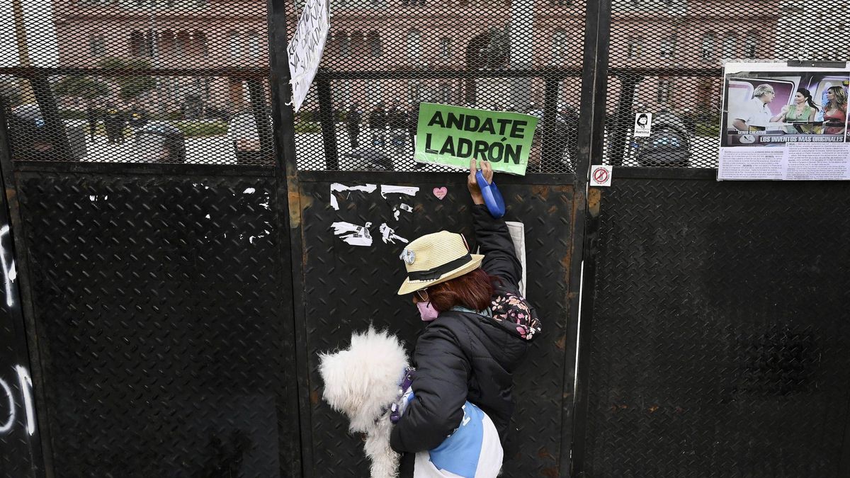Una postal de la marcha de este miércoles de los jubilados, que comenzó en el Congreso y terminó en la Casa Rosada.