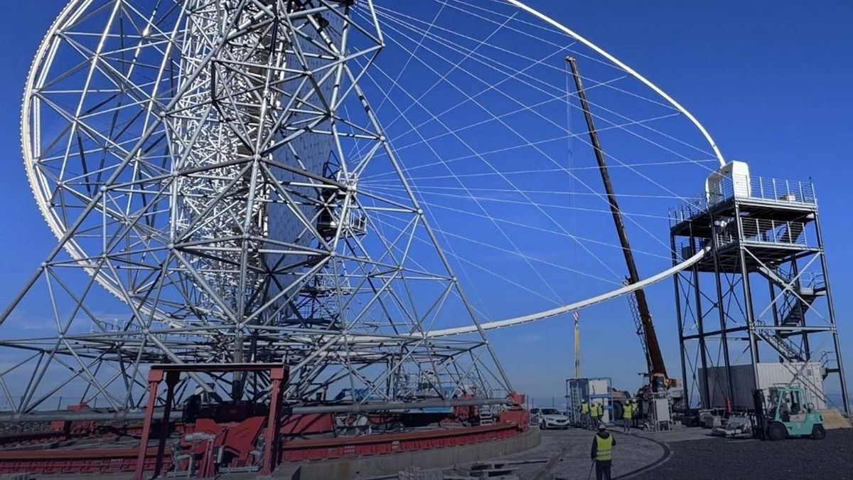 Instalada  “con éxito” la cámara del  telescopio  de rayos gamma  LST-3 de la Red Cherenkov en el Roque