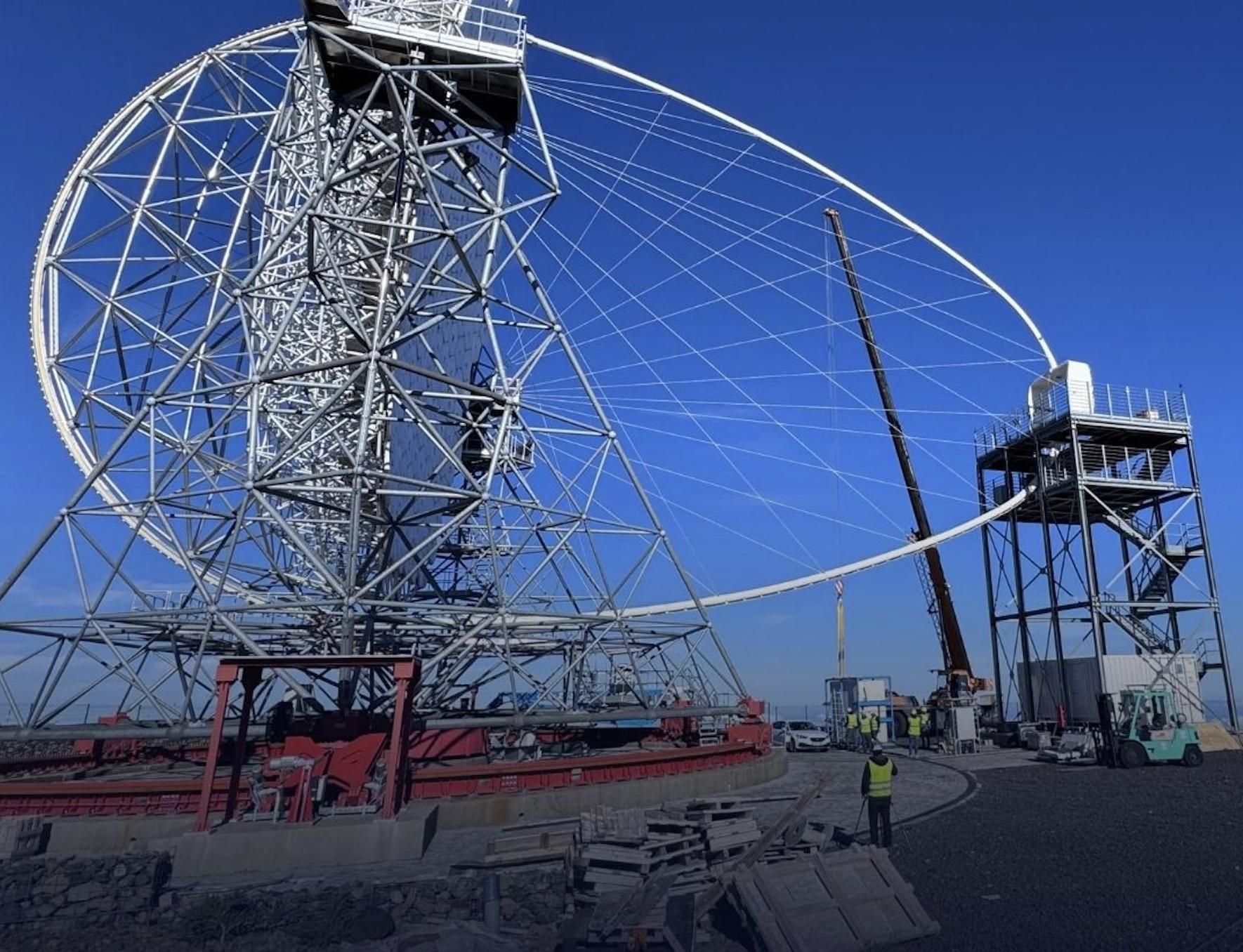 Instalación de la cámara en el telescopio LST-4 del Observatorio del Roque de Los Muchachos.
