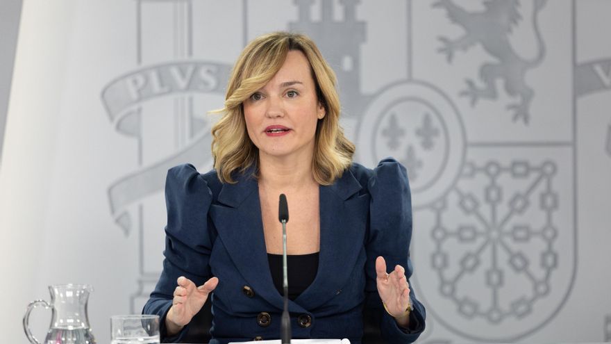 La ministra de Educación, Formación Profesional y Deportes y Portavoz del Gobierno, Pilar Alegría, interviene durante una rueda de prensa posterior a la reunión del Consejo de Ministros, en el Palacio de La Moncloa, a 14 de enero de 2025, en Madrid (Españ