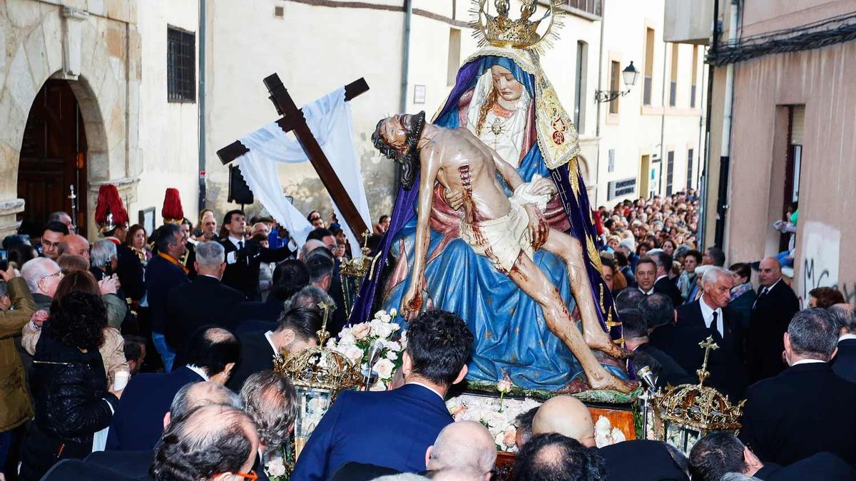 Arranca la Semana Santa de León: procesiones del Viernes de Dolores, horarios y recorridos