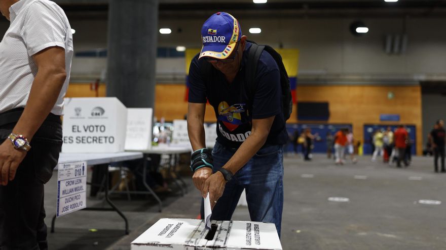"Yo estoy aquí, pero sufro por mi familia": Ecuatorianos en España votan por la paz